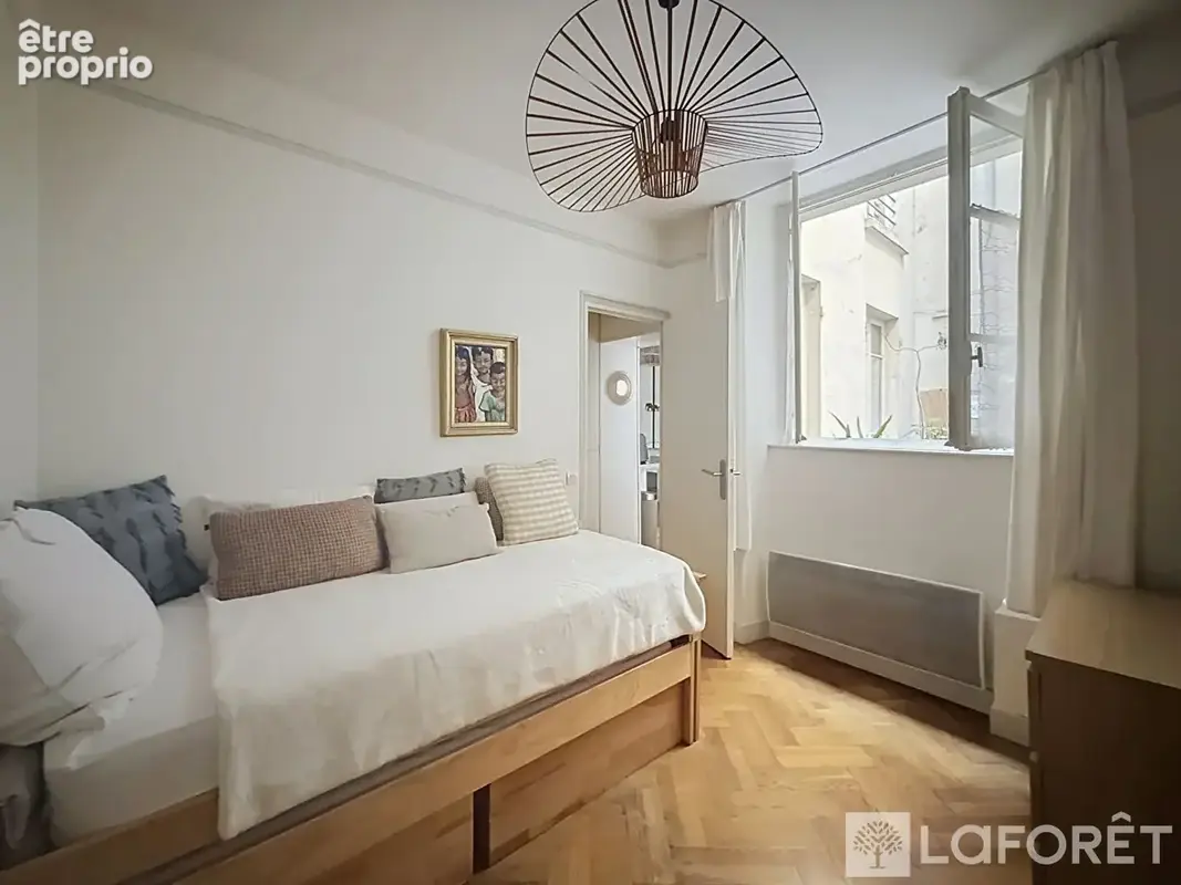 Paris 4 -  rue sainte-croix de la bretonnerie  / marais - photo 5