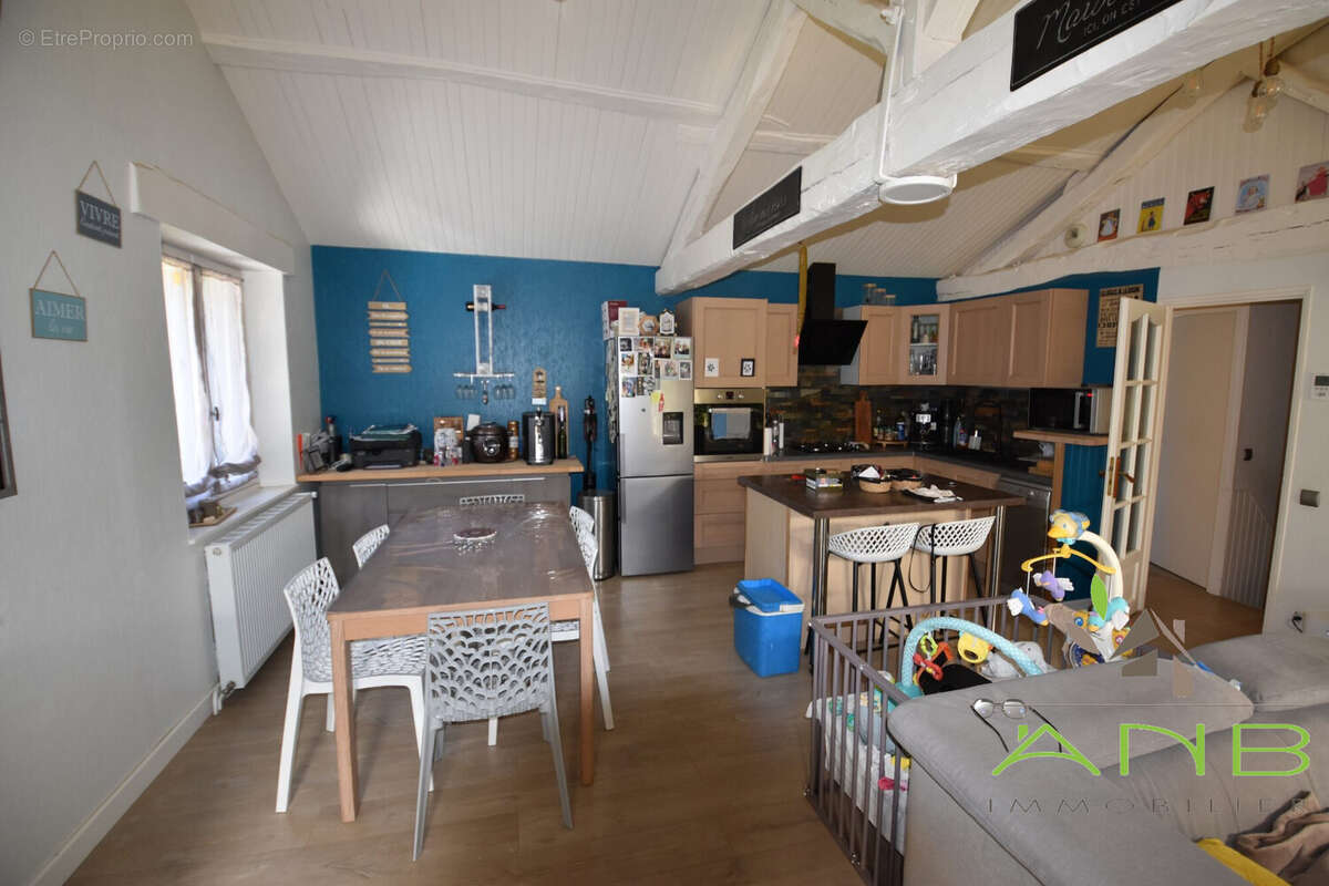 Maison 69 m² à Souffrignac  - photo 7
