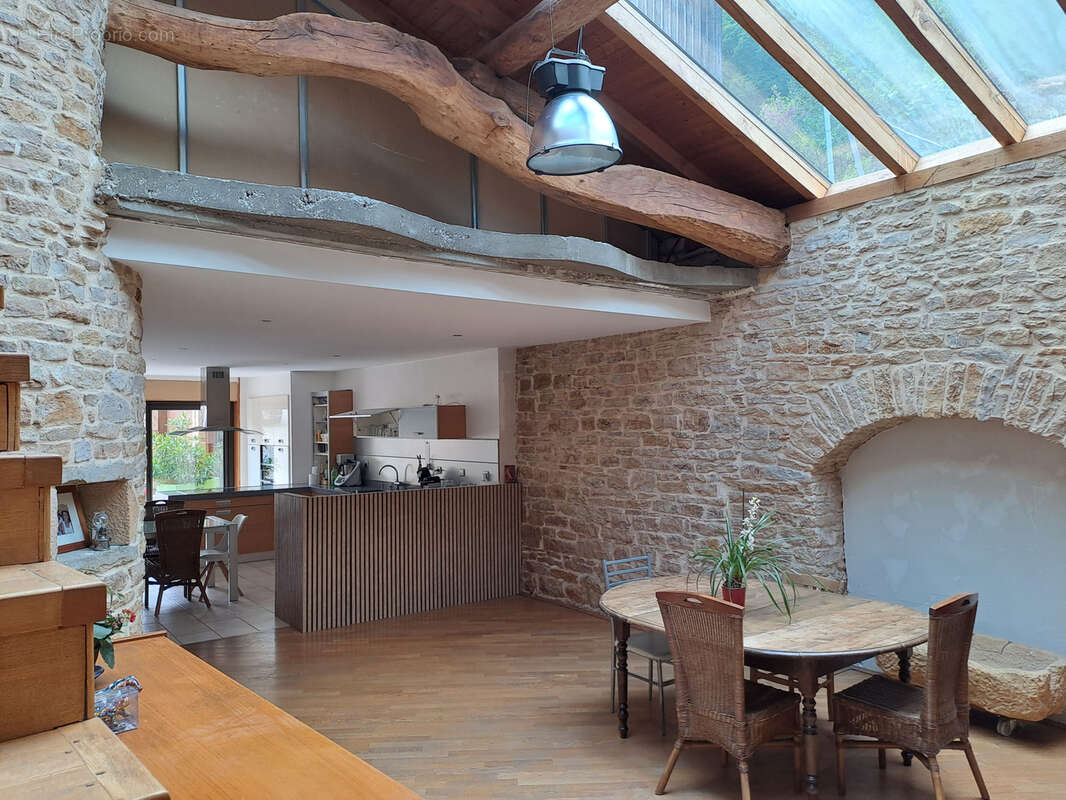 Maison à POLEYMIEUX-AU-MONT-D'OR