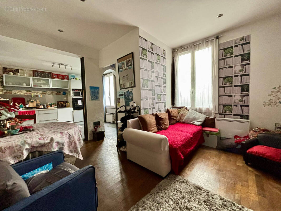 Commerce à SARTROUVILLE