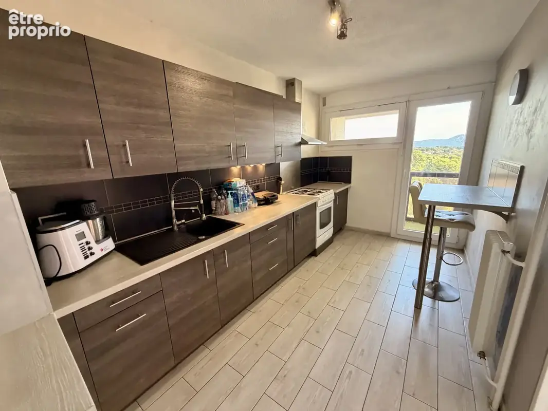 13ème Les Olives ,  Fondacle, T3 de 70 M2 , très bon état avec vue magnifique - photo 4