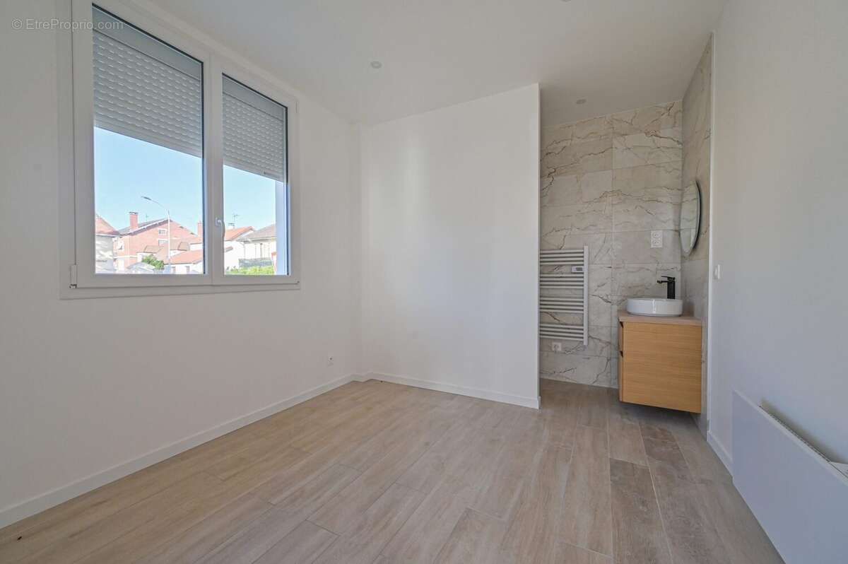 Maison à BONNEUIL-SUR-MARNE