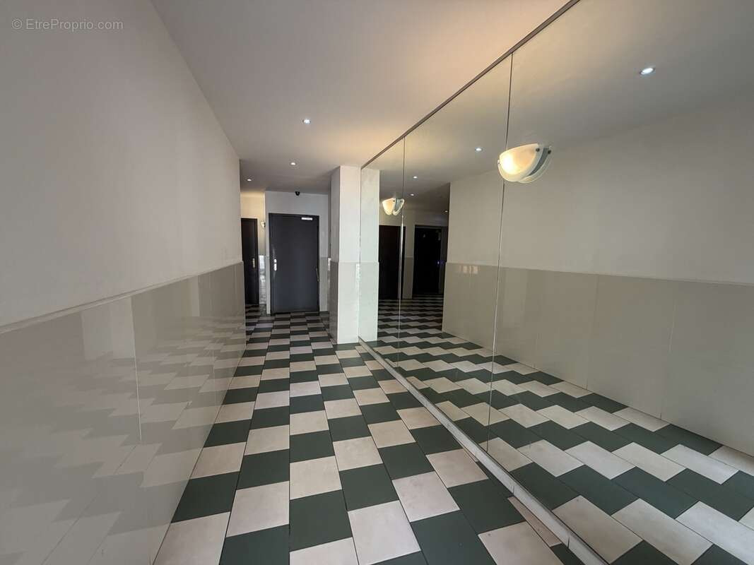 Appartement 724 m² à Toulon  - photo 3
