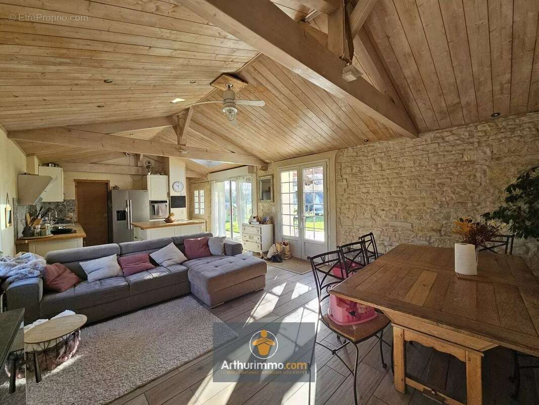 Maison à SAINT-JEAN-DE-LIVERSAY