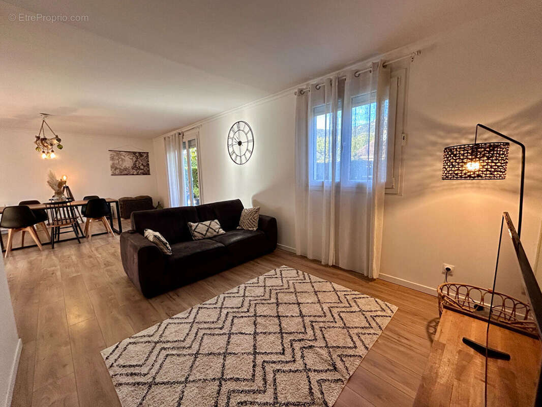 Maison à GUILHERAND-GRANGES