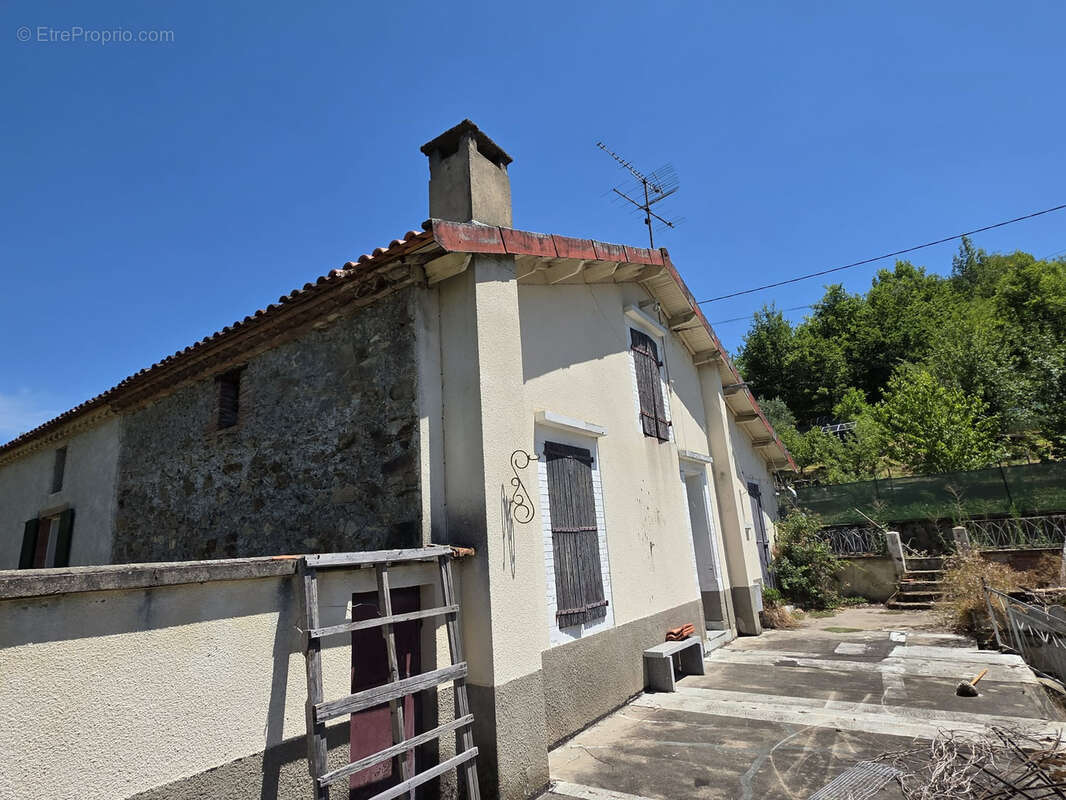 Maison à rénover avec fort potentiel - photo 2