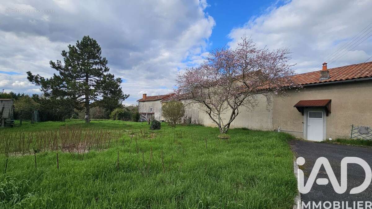 Photo 2 - Maison à RUFFEC