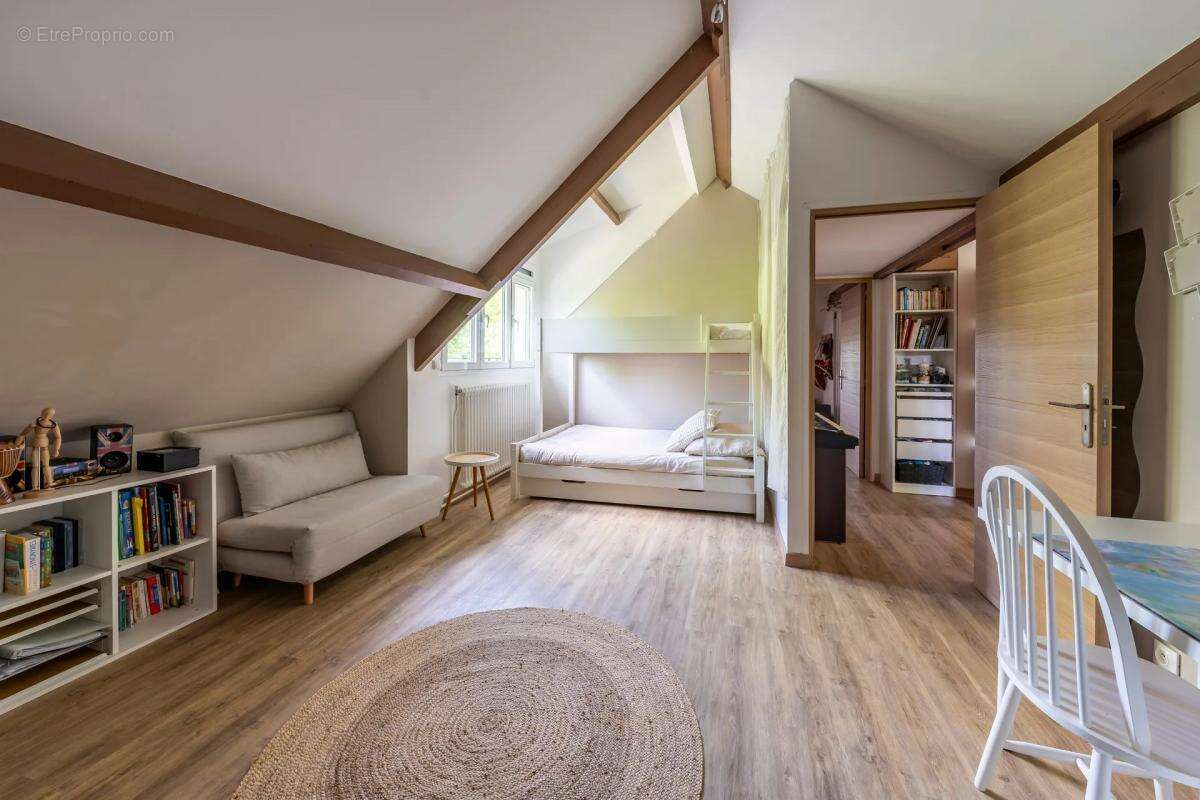 Maison à VARENNES-JARCY