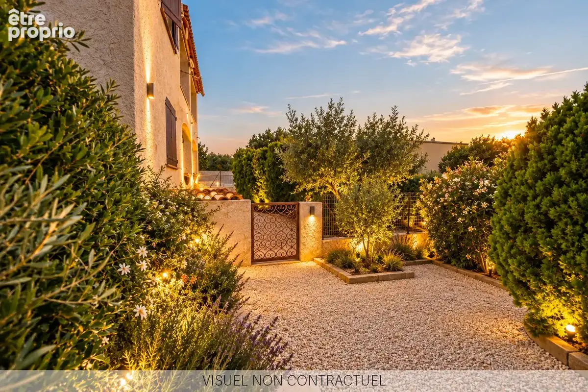 Centre ville, vaste villa T6 à rafraichir, garage, jardin de 735 m2 et aperçu mer - photo 12