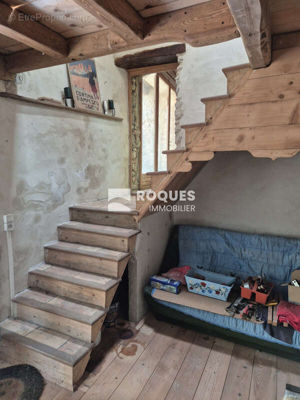 A VENDRE, 15 minutes LE CAYLAR, sur le plateau du Larzac, maison de caractére à rénover avec dépendance et jar - photo 4