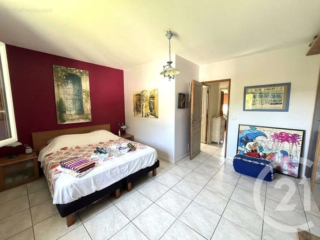 Maison 140 m² à Saint-Drezery  - photo 8