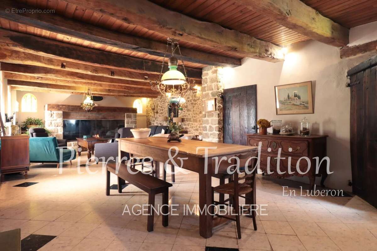 Maison à SIMIANE-LA-ROTONDE