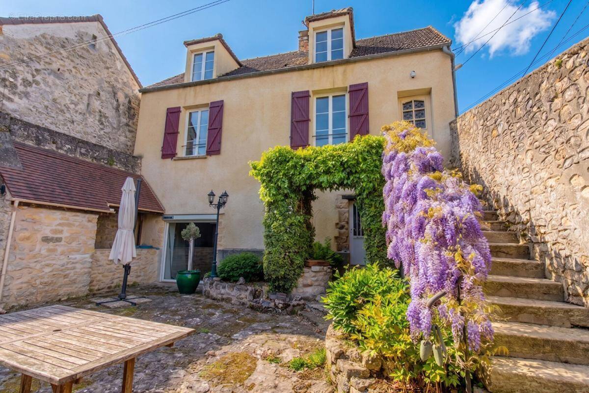 Maison à GAILLON-SUR-MONTCIENT