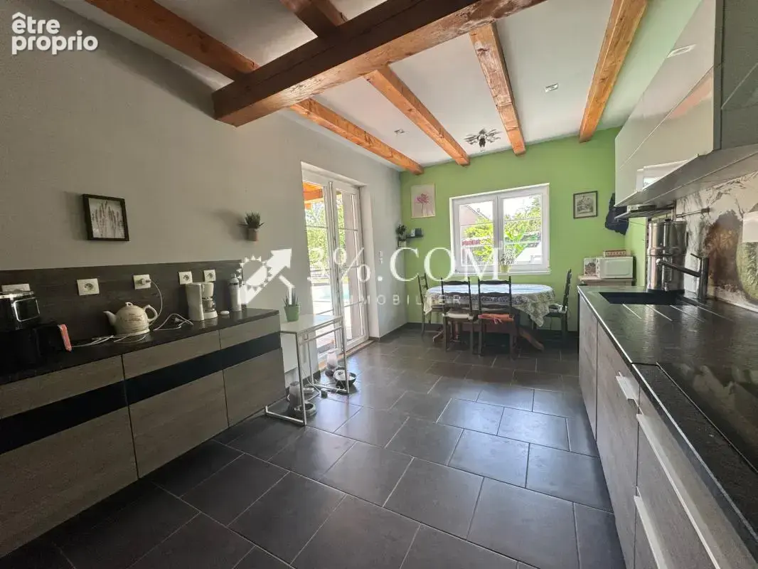 3%COM Propriété composée de 2 Maisons - piscine et jardin - photo 6
