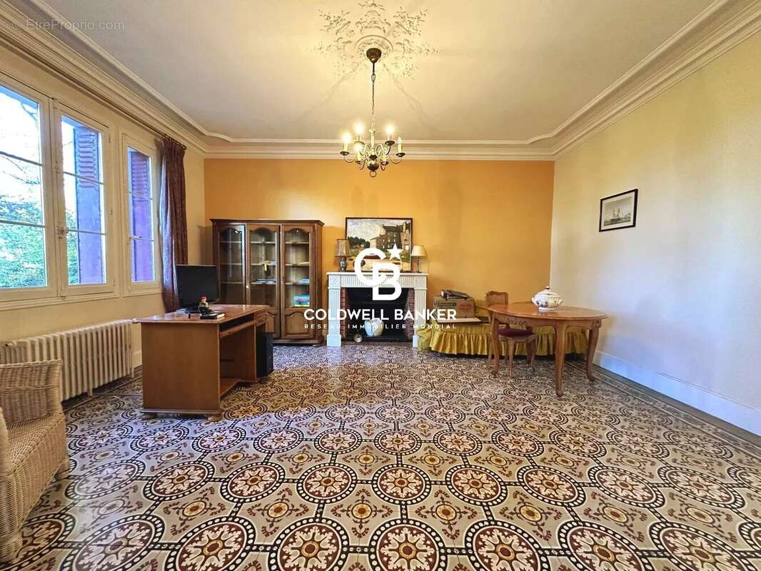 Maison de caractère de 210 m² avec dépendances et piscine, proche du Cher - photo 6