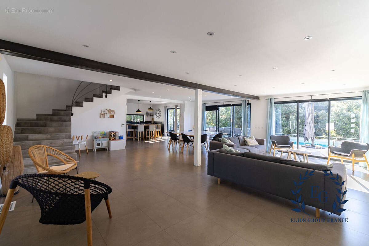 Maison à FLASSANS-SUR-ISSOLE