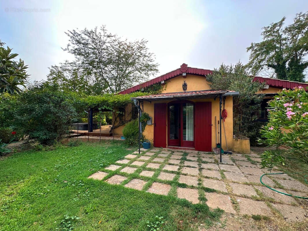 Maison à CARNOULES