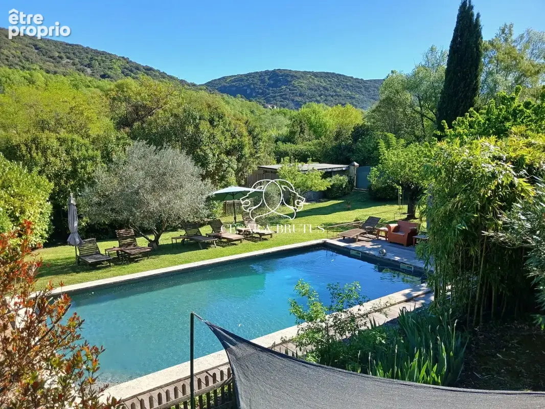 Surplomb de la piscine