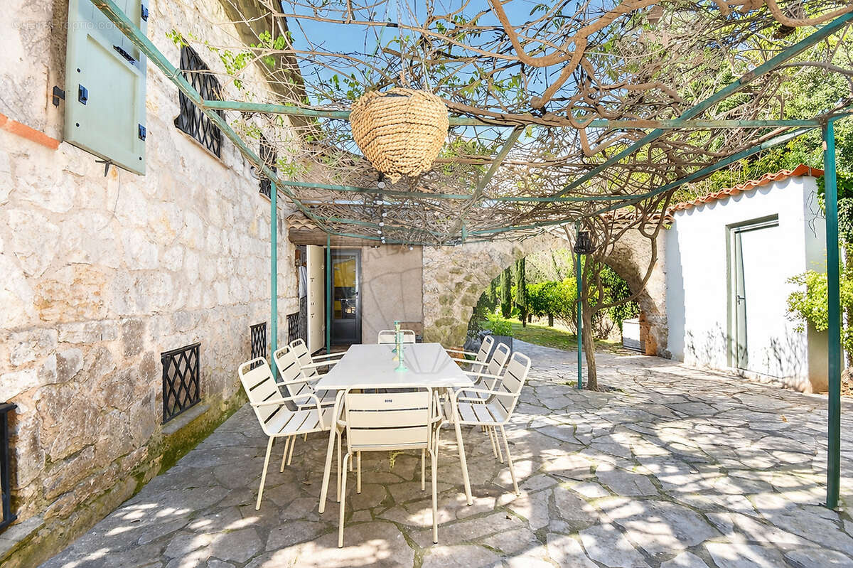 Maison à ROQUEFORT-LES-PINS