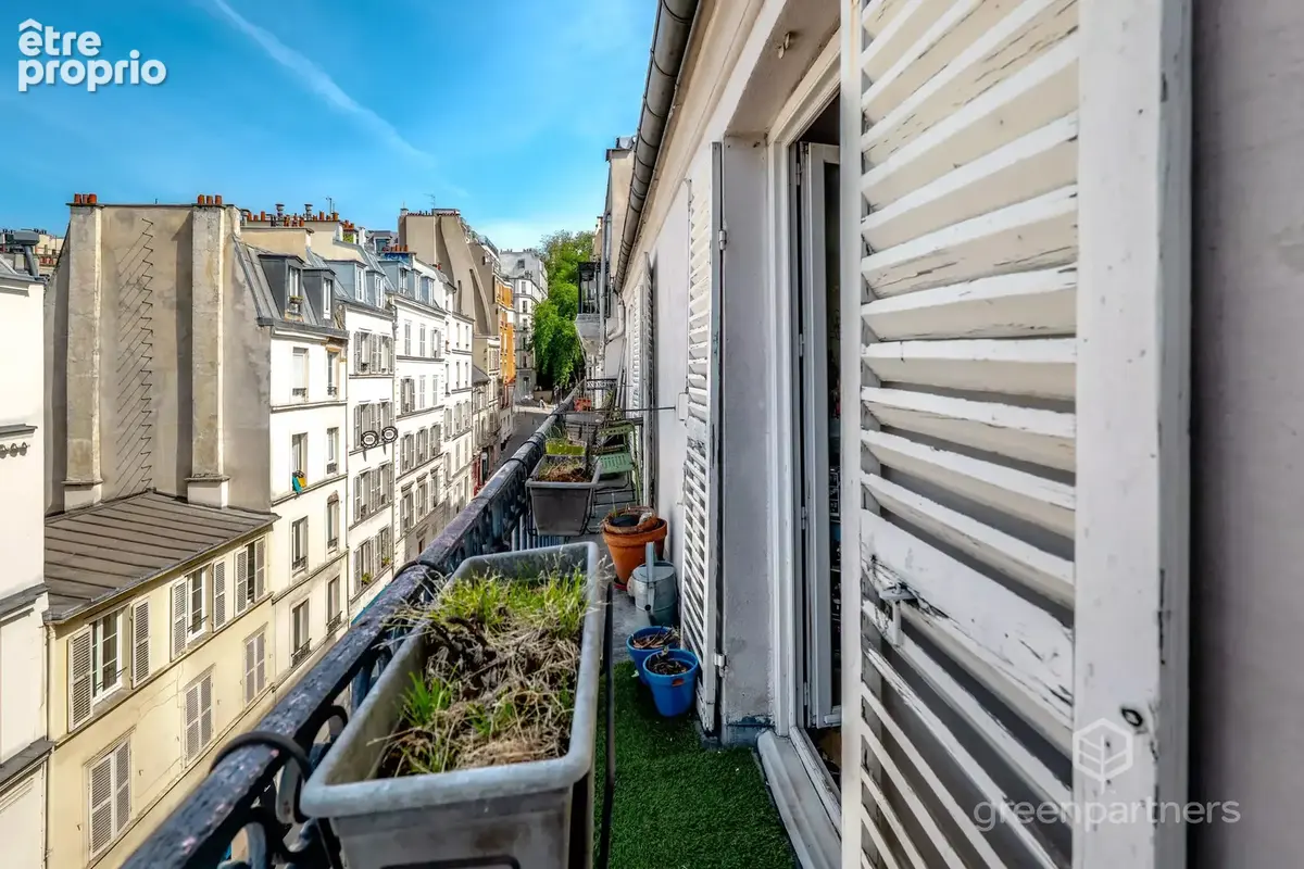 Paris 18e – Montmartre  Rare 2 pièces avec balcon filant et vue Tour Eiffel - photo 11