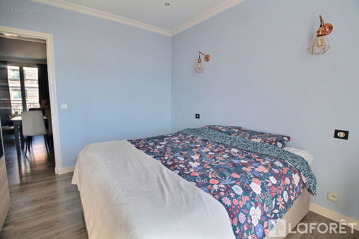 Appartement à LA GARENNE-COLOMBES