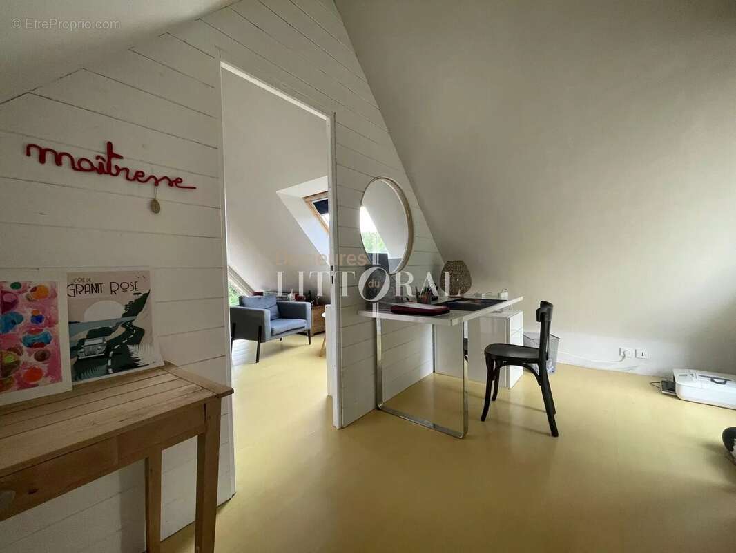 À Louannec, une maison de caractère entre mer et douceur de vivre - photo 13