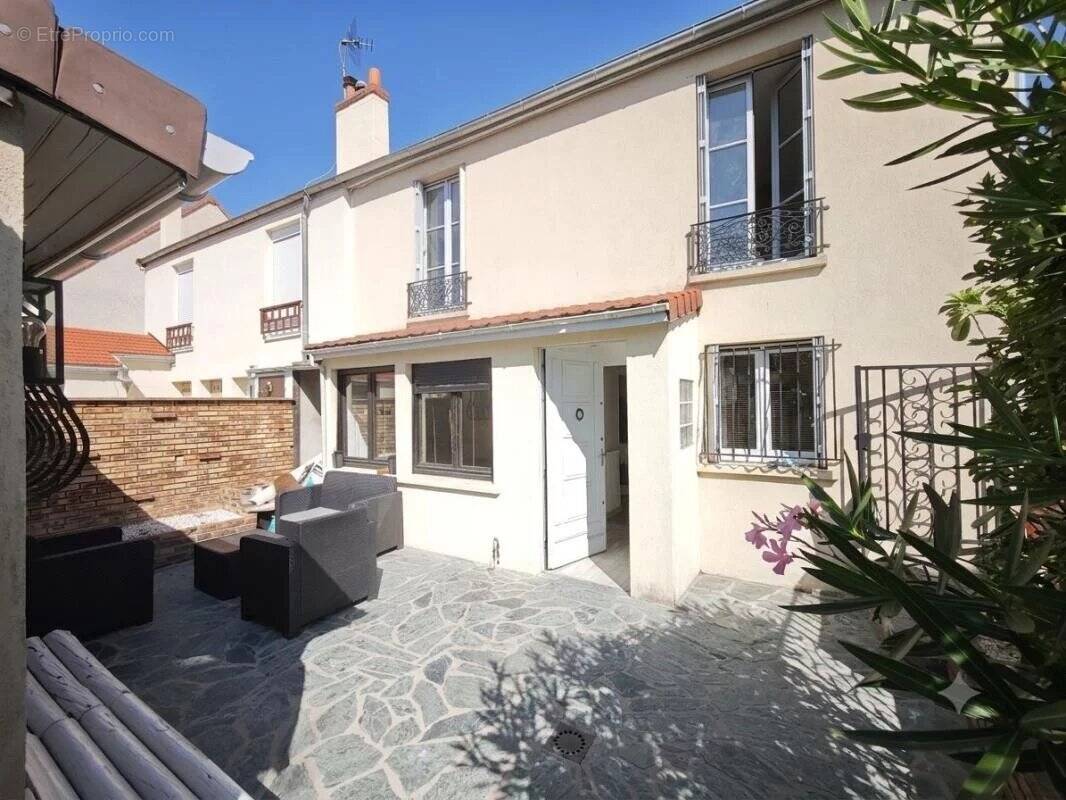 Maison à MAURECOURT