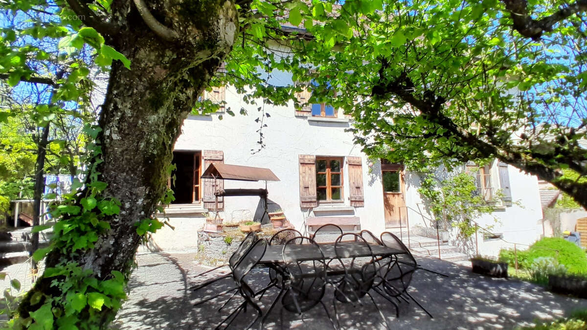 Maison à FAVERGES-DE-LA-TOUR