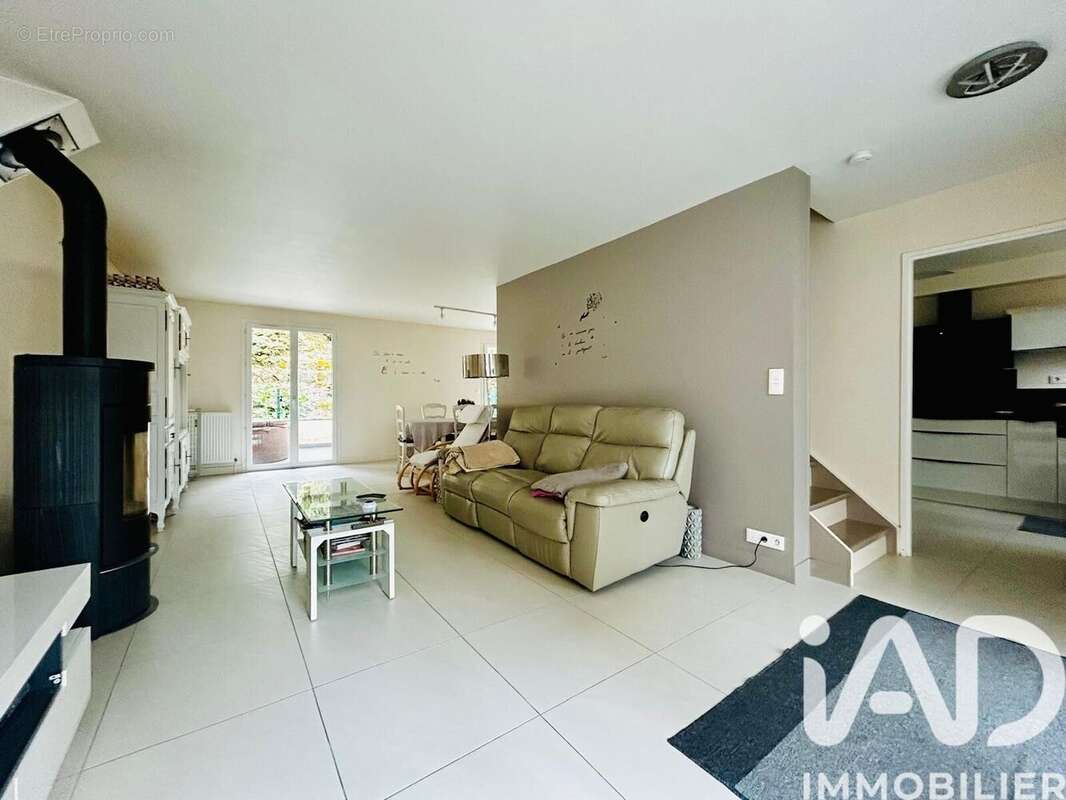 Photo 3 - Maison à BURES-SUR-YVETTE