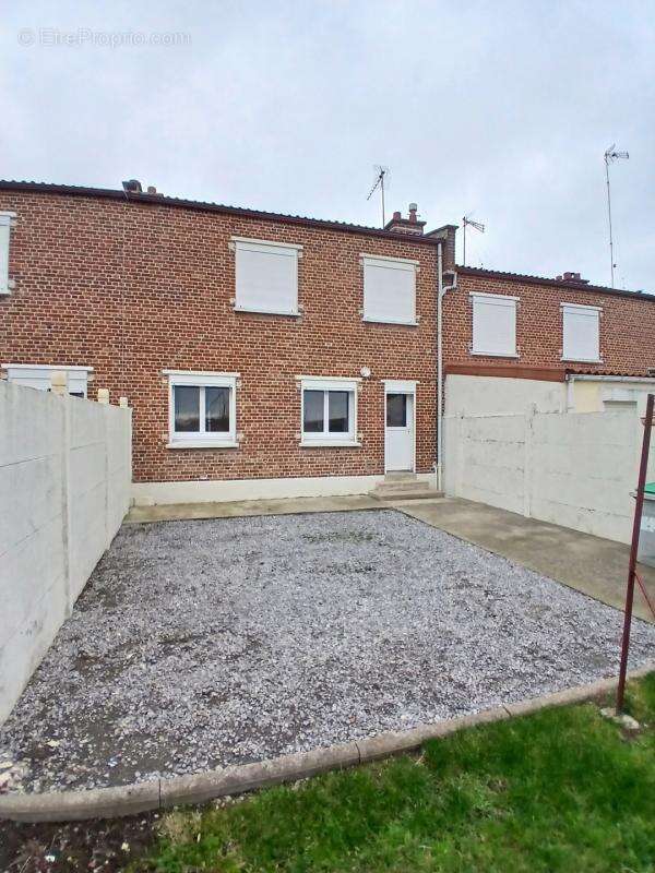 Maison à NEUVILLE-SAINT-REMY