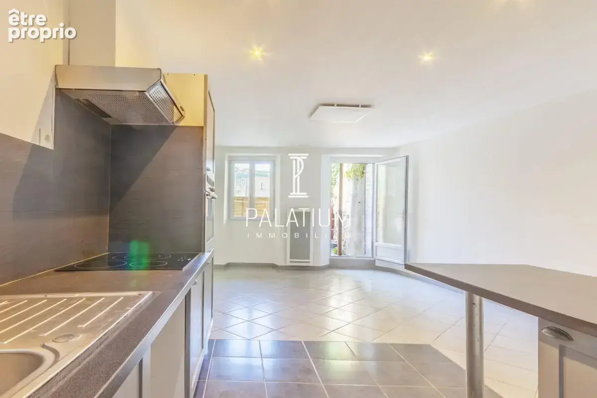 Appartement T2 rénové avec cour et cave voutée - photo 4
