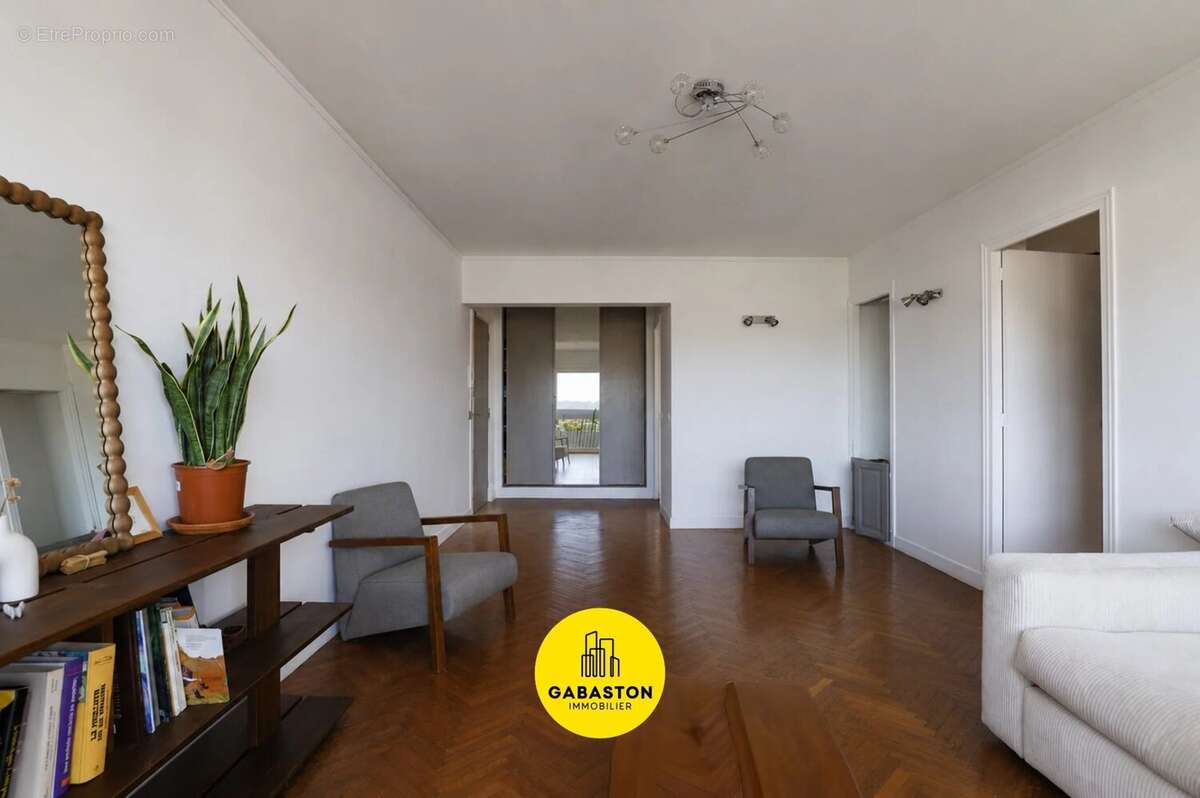 Appartement à MARSEILLE-9E