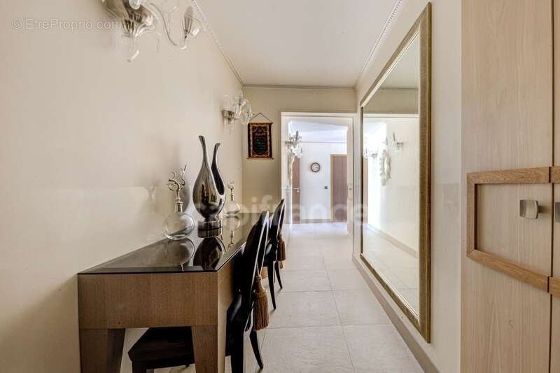 Appartement à NEUILLY-SUR-SEINE