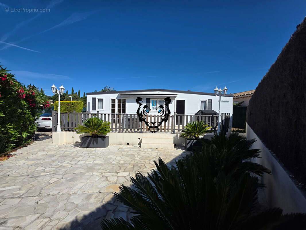 Maison à ROQUEBRUNE-SUR-ARGENS