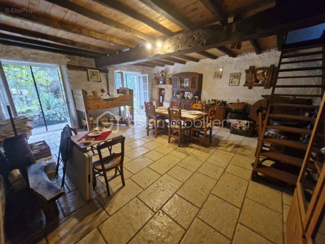 Maison à PORT-SAINTE-FOY-ET-PONCHAPT