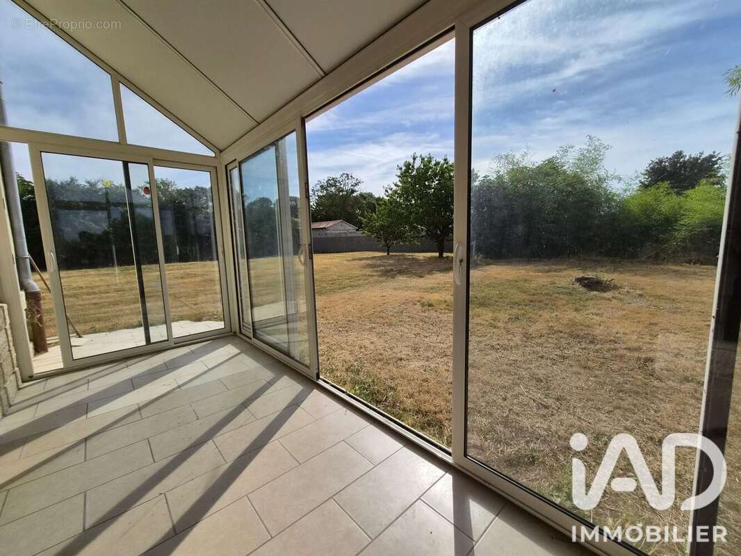Maison 193 m² à Brioux-Sur-Boutonne  - photo 8