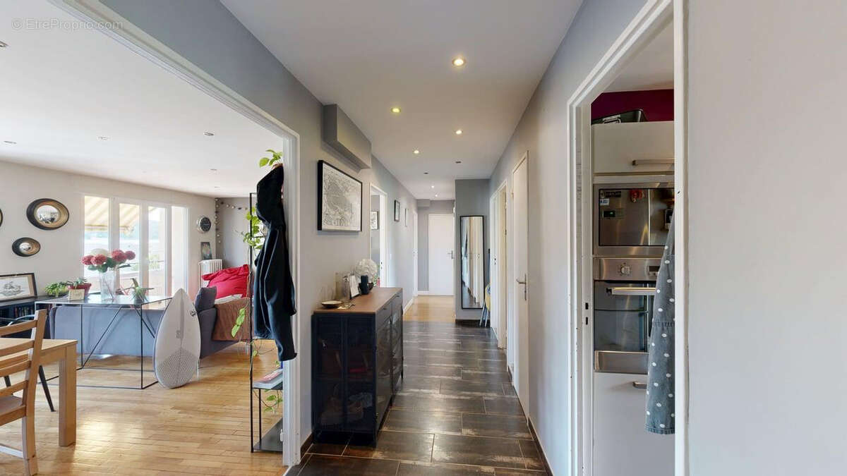 Chaprais : bel appartement 3 chambres avec vue Citadelle - photo 5