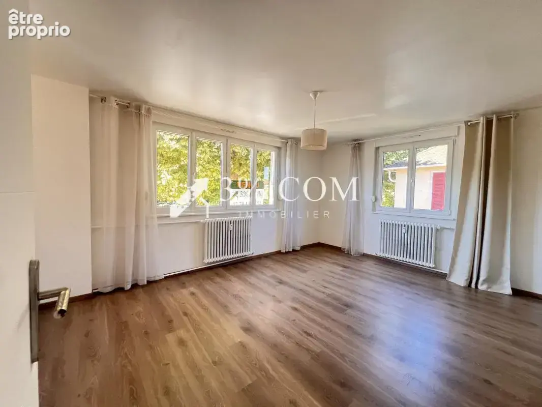 3%COM Magnifique appartement F3 87m2 rénové avec cave et gar - photo 2