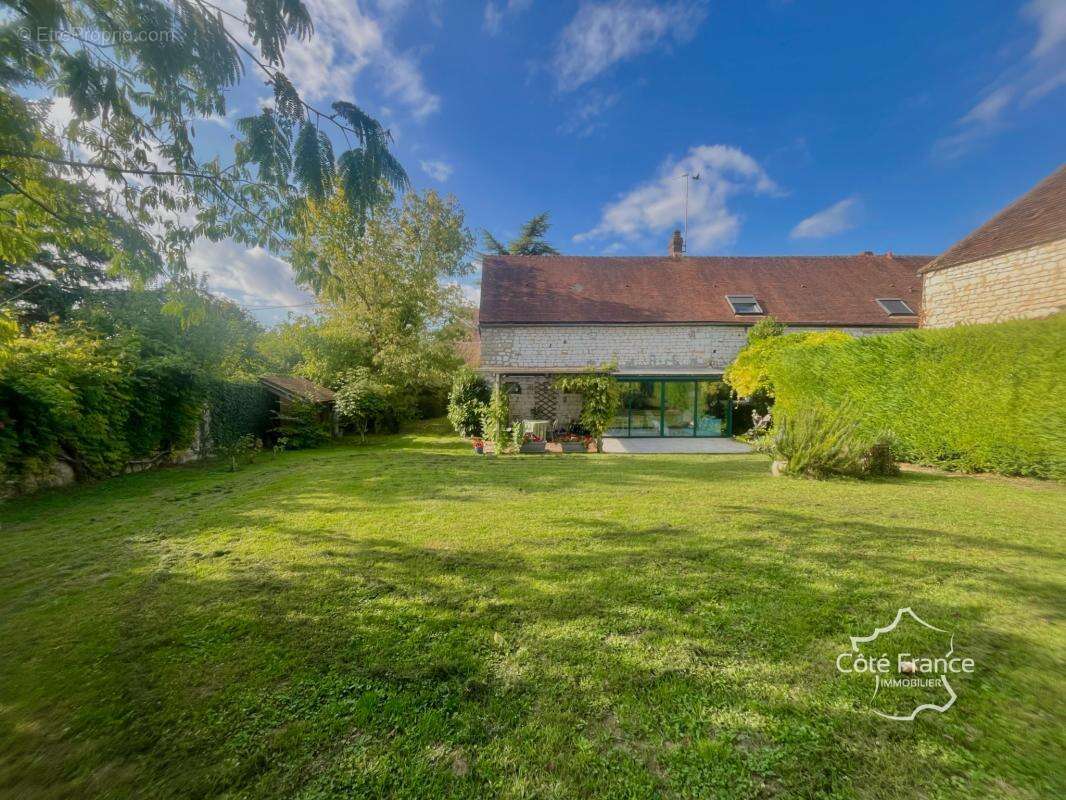 Maison à AILLANT-SUR-THOLON