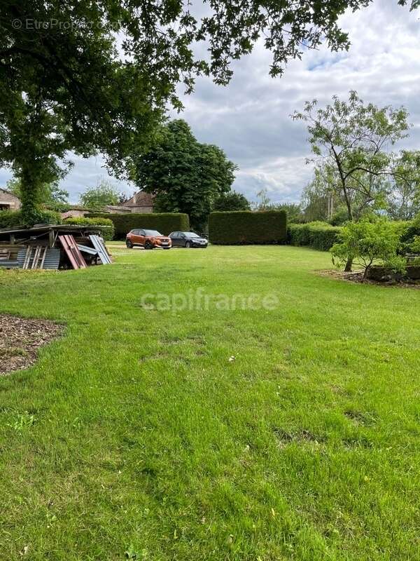 Terrain constructible 1 975 m² avec grange – 5 min de Semur-en-Auxois - photo 3