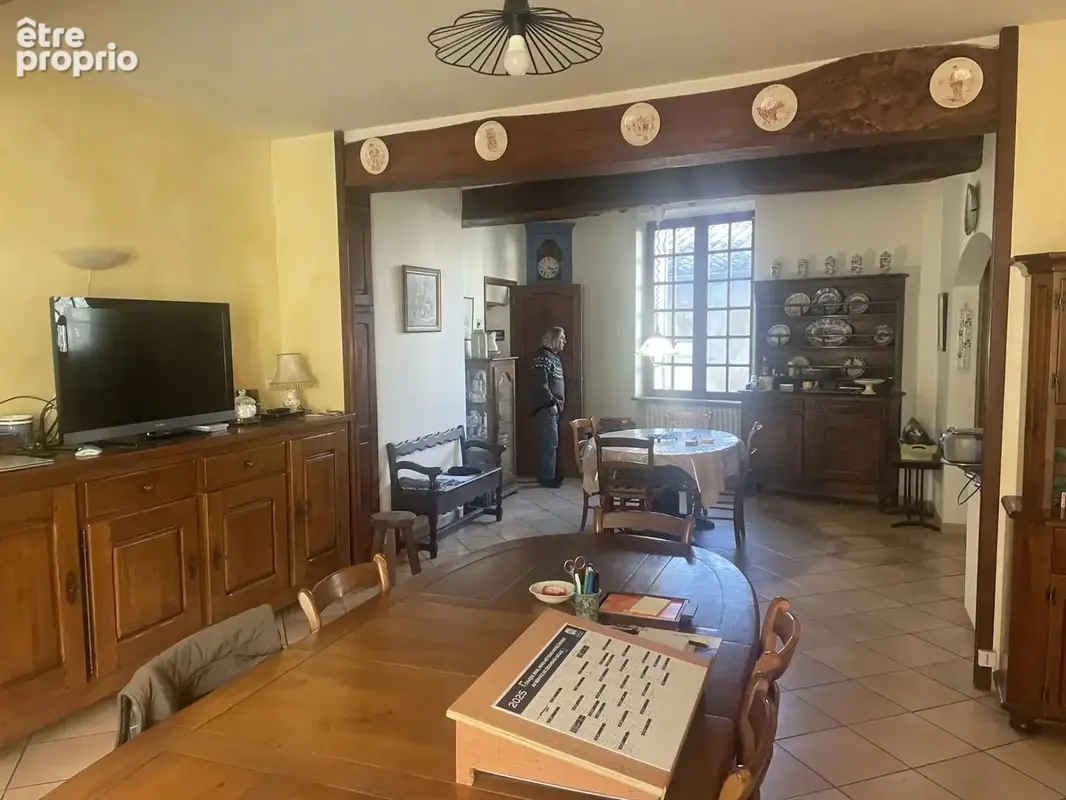 GRANDE MAISON de ville avec garage. - photo 3