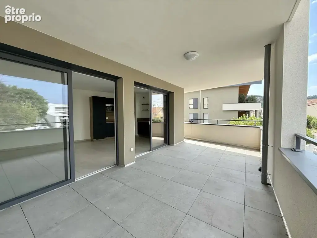 Appartement T3 récent avec deux balcons, garage et ascenseur - photo 4
