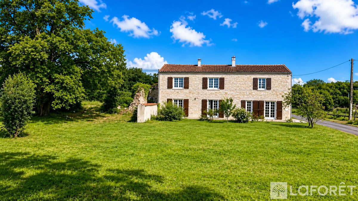 Maison - cherac - photo 2