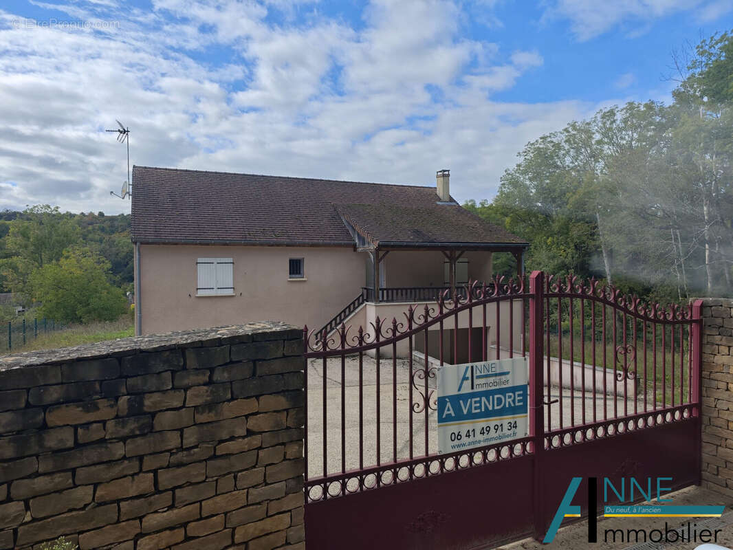 Maison à SAINT-SERNIN-DU-PLAIN