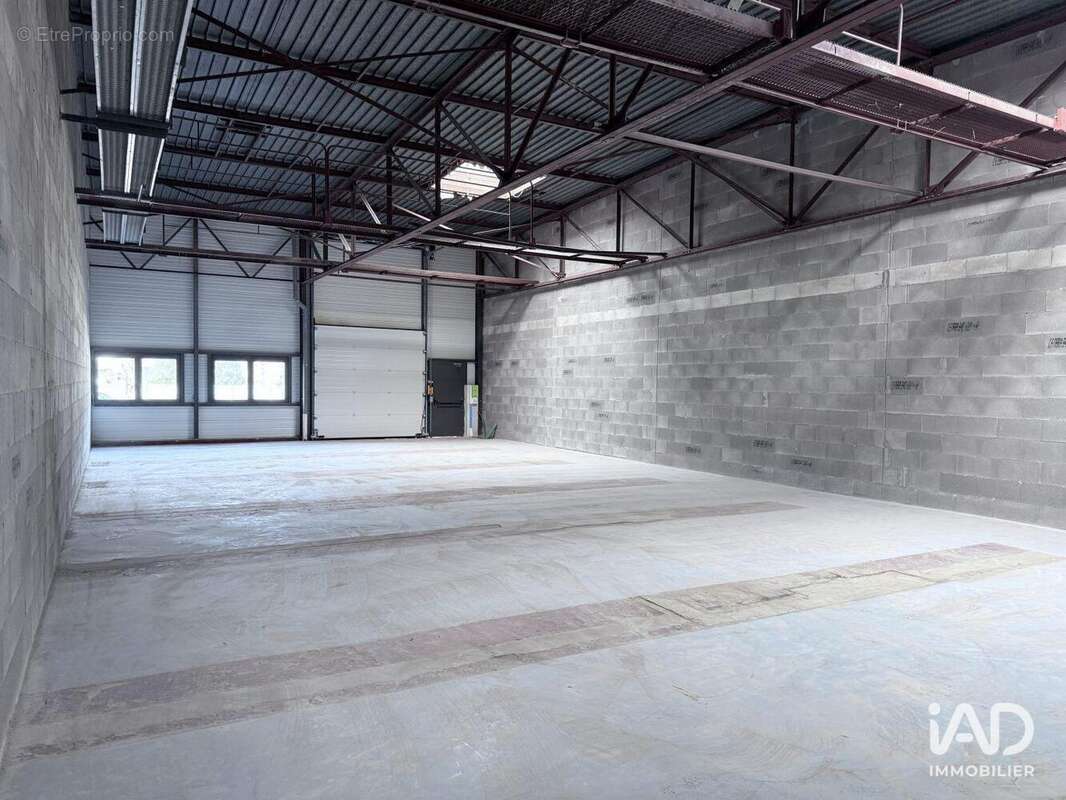 Photo 5 - Commerce à SAINT-ETIENNE-DE-CROSSEY