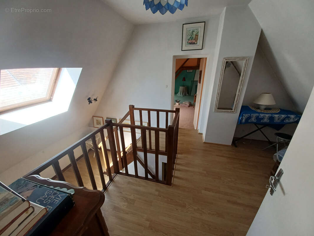 Maison de village, dans un endroit calme, d'env 79m2 hab. avec cour attenante. - photo 3