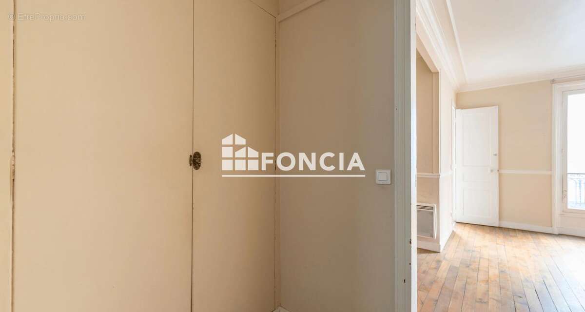 Appartement à PARIS-17E