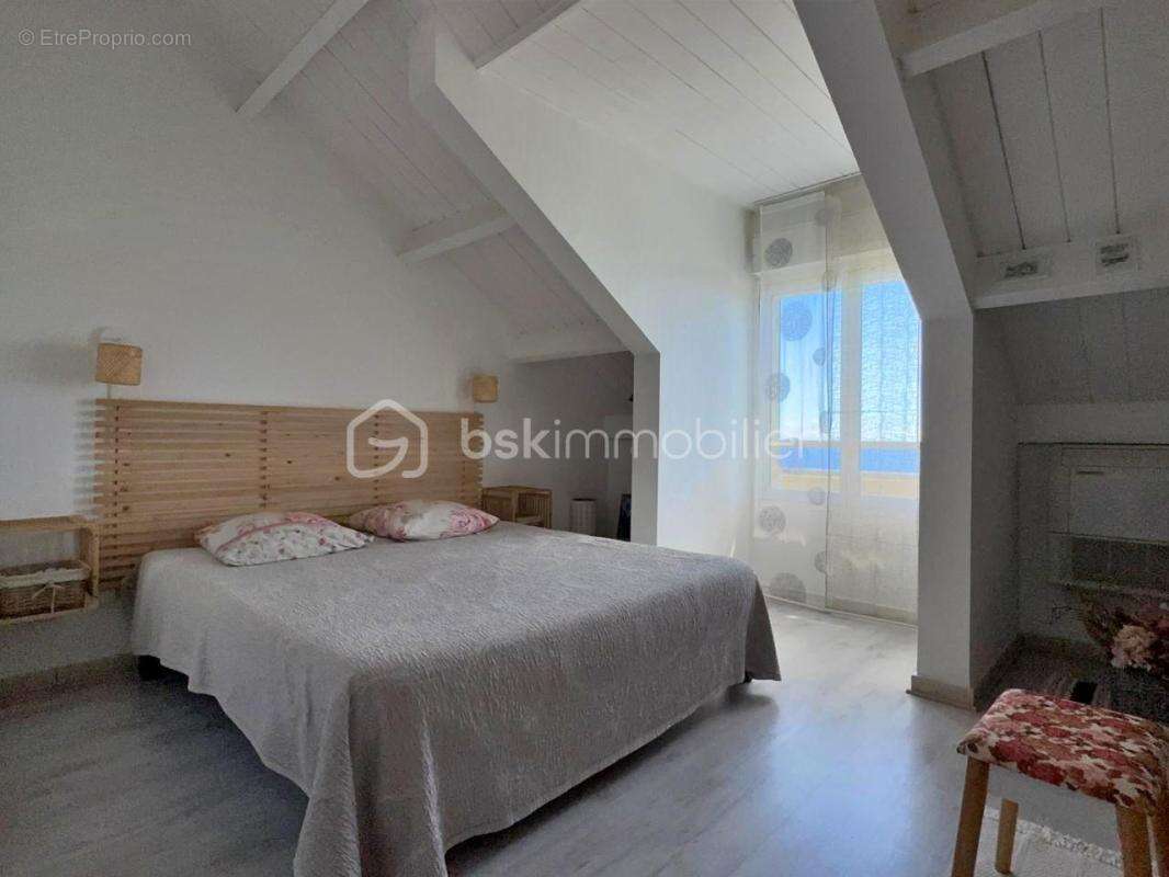  t4 duplex – dernier étage – vue mer – centre-ville les avirons  - photo 5