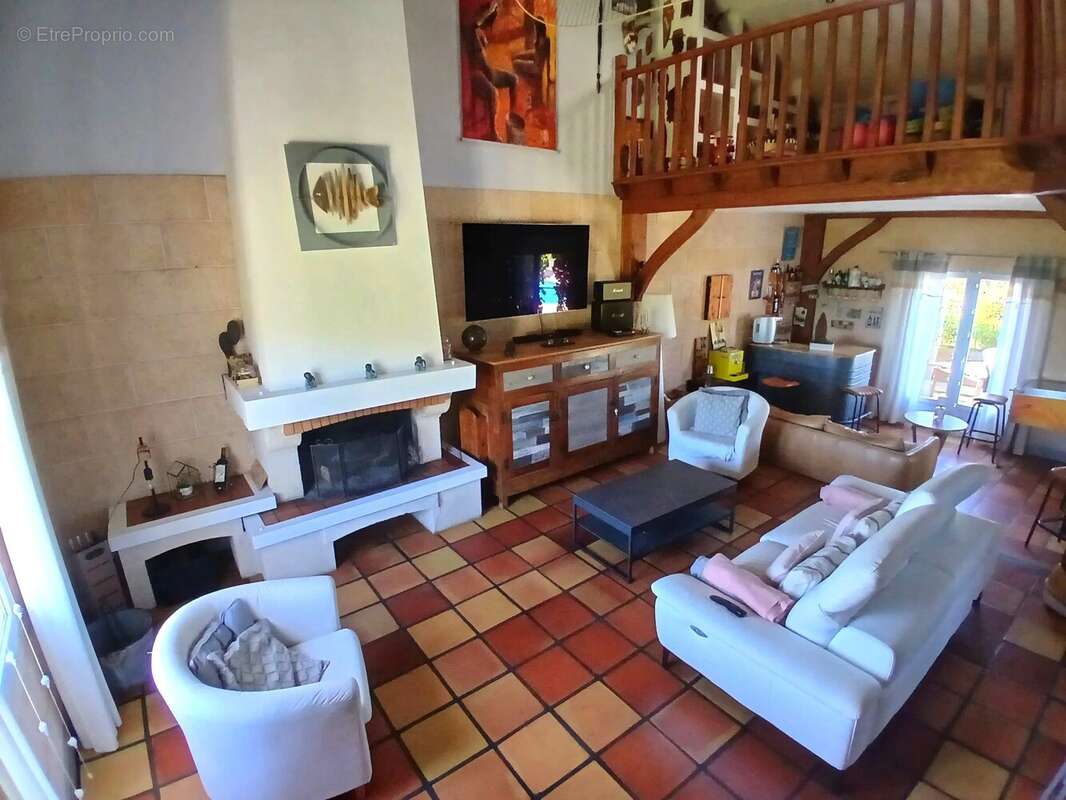 Maison à MONTGUYON