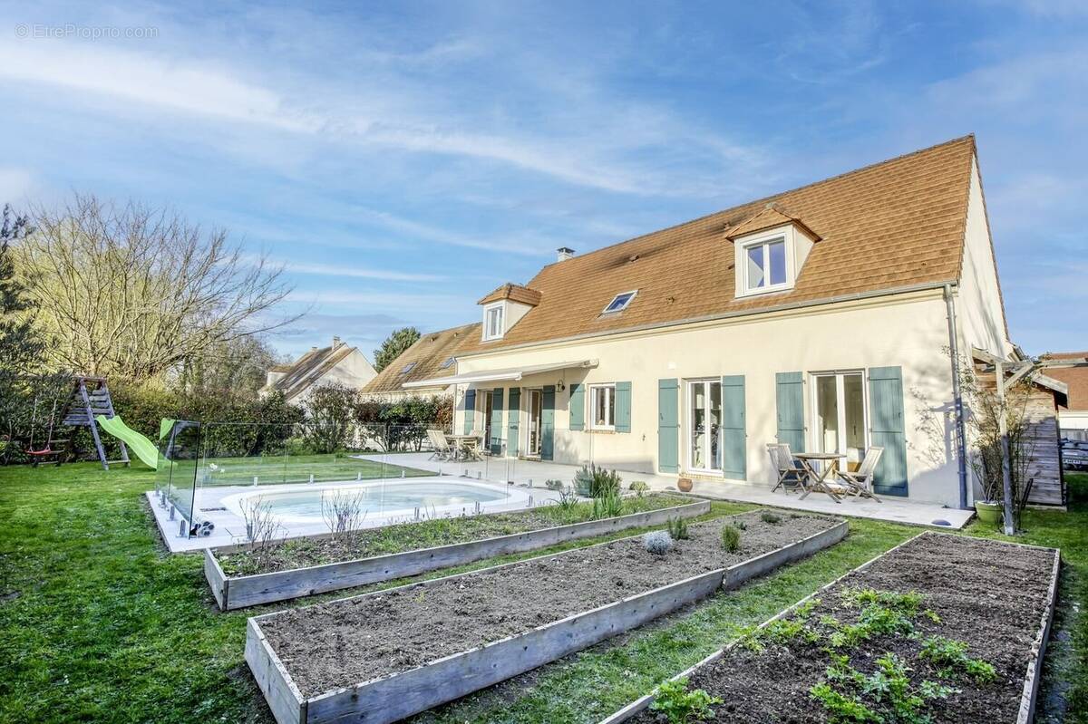 Maison à LES MOLIERES